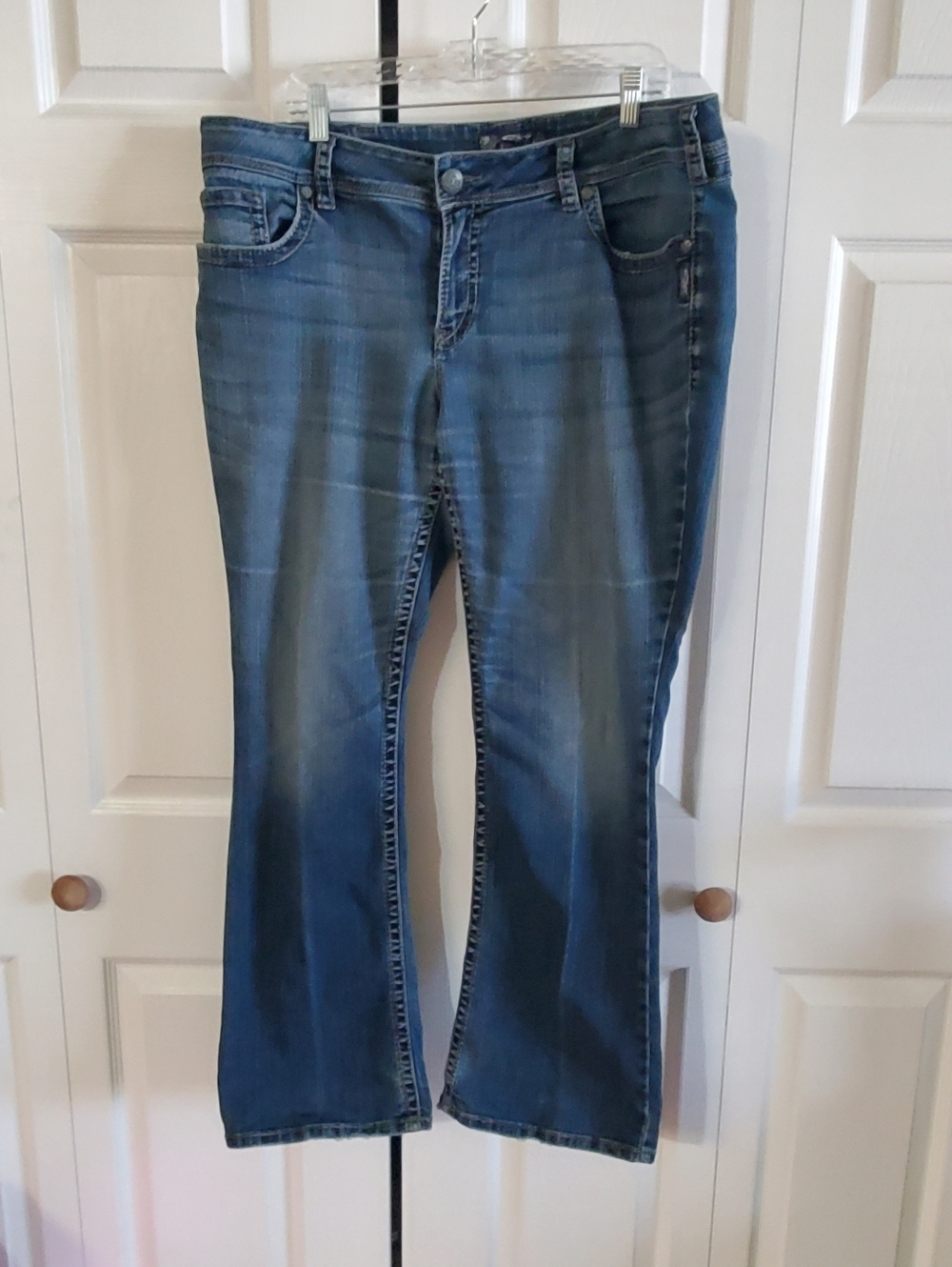 SILVER JEANS CO. SUKI SZ 20 L 32 DISTRESSED WEAR HEM. DENIM PLUS